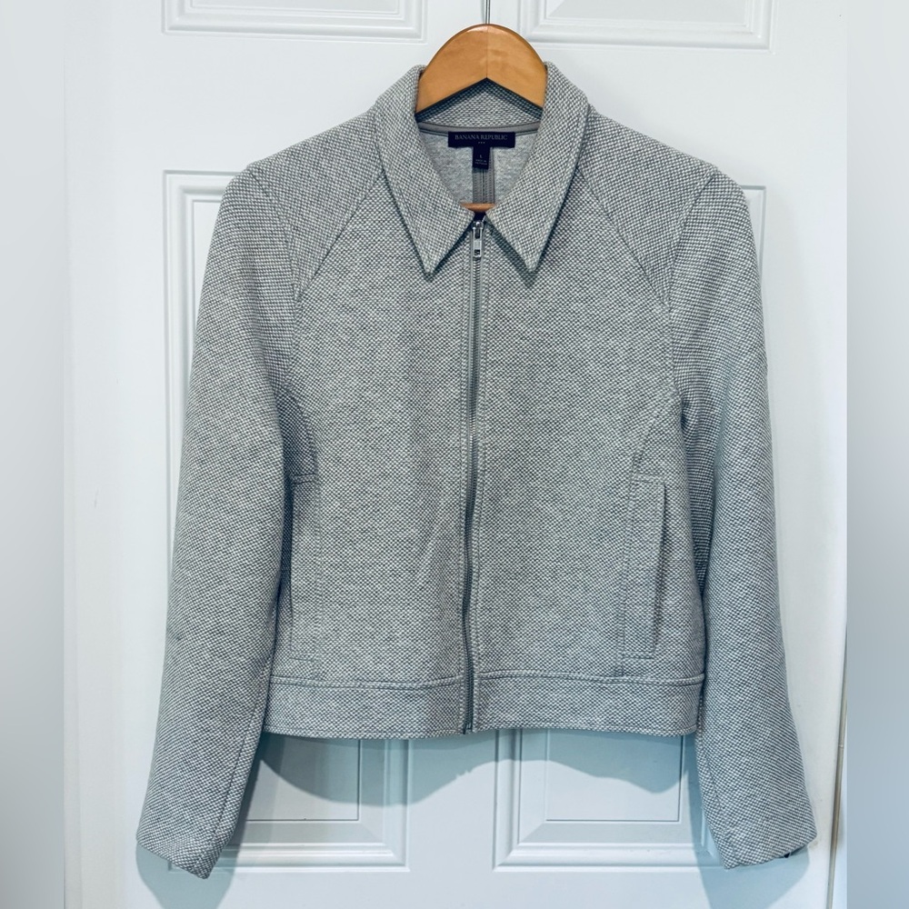 Banana Republic grey cropped jacket pit to pit 20” length 21”